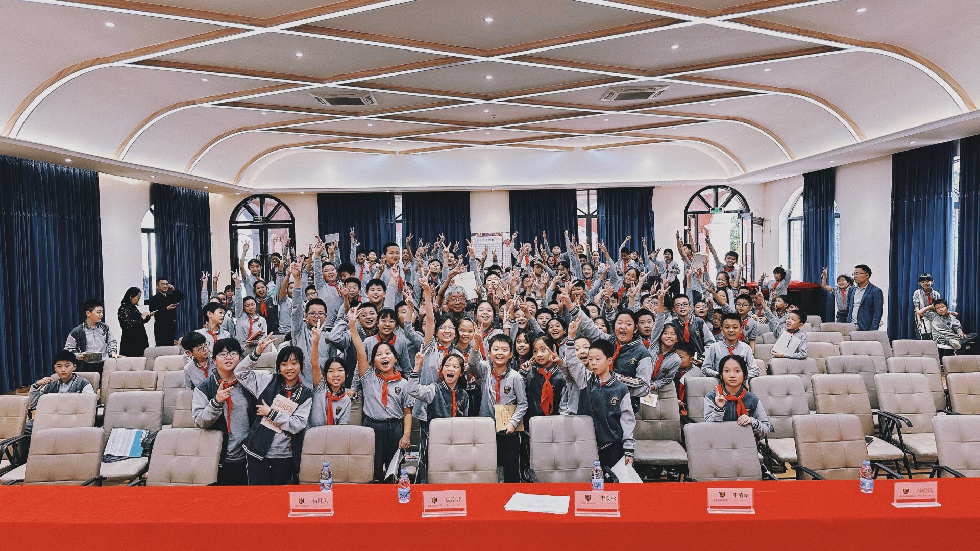 書香潤校園，文心啟未來——深少圖“作家進校園”系列活動紀實與展望